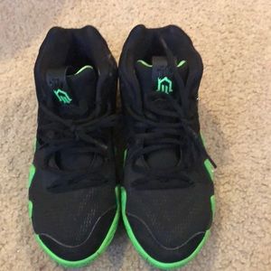Halloween Kyrie 4 in slime green and black size 7Y
